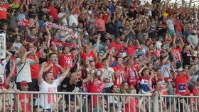 Brněnská radnice se rozhodla chránit fotbalový stadion Zbrojovky Brno v Srbské ulici. Na fanoušky budou dohlížet bezpečnostní kamery.