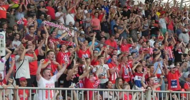 Brněnská radnice se rozhodla chránit fotbalový stadion Zbrojovky Brno v Srbské ulici. Na fanoušky budou dohlížet bezpečnostní kamery.