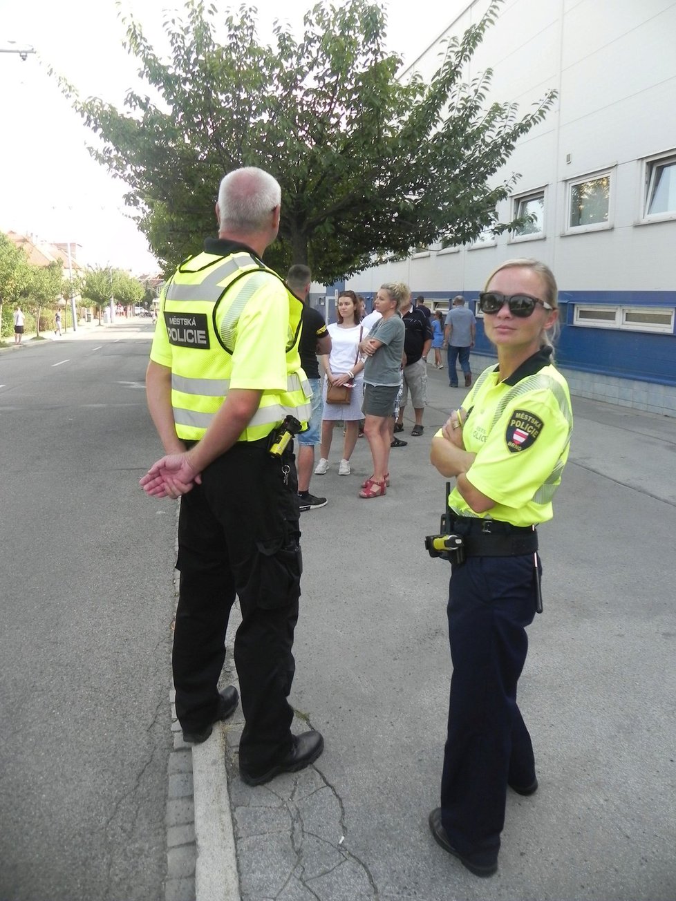 Policie a strážníci měli situaci na stadioně na Srbské pod kontrolou