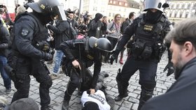 Radikálové podávají žalobu na radnici Brno-střed kvůli předčasnému rozpuštění jejich průvodu.