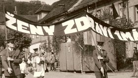 Československé "vojandy" neváhaly vyjádřit svou náklonnost k Svátku práce