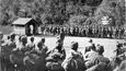 Polní mše spojená se svěcením kříže celebrovaná Stanislavem Sudou v polní kapličce v Zaleszczykách na Dněstru v neděli 4. června 1916, v den zahájení Brusilovovy ofenzívy (pozůstalost S. Sudy)