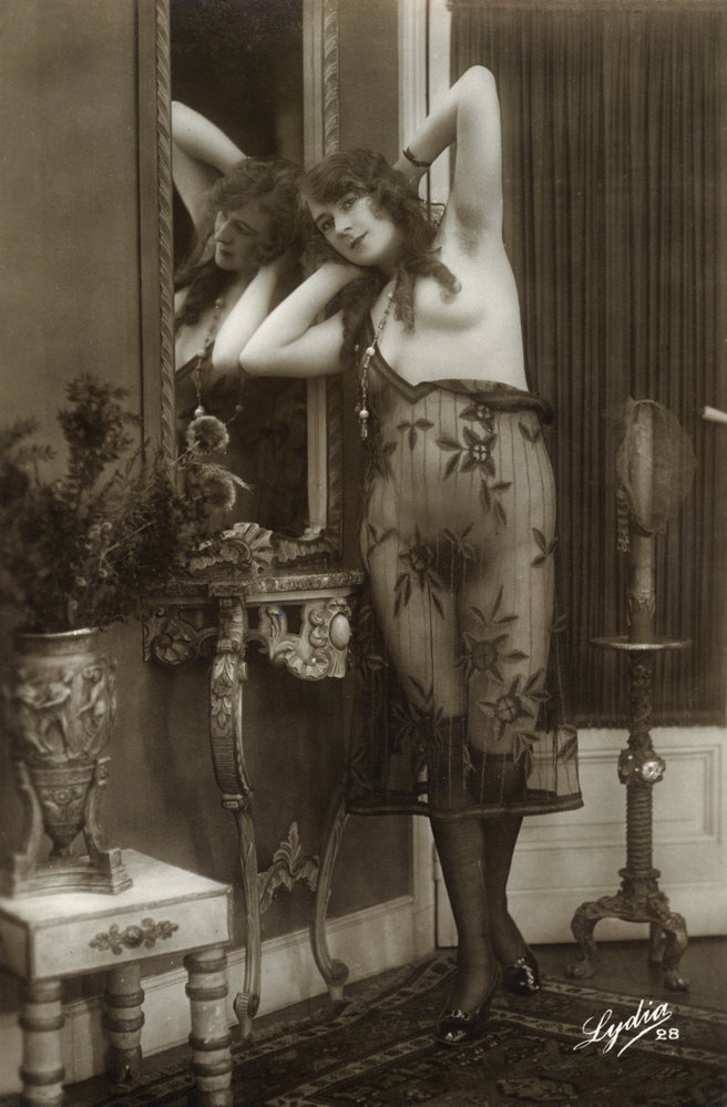 Erotické pohlednice sloužily za 1. světové války v zákopech jako platidlo.