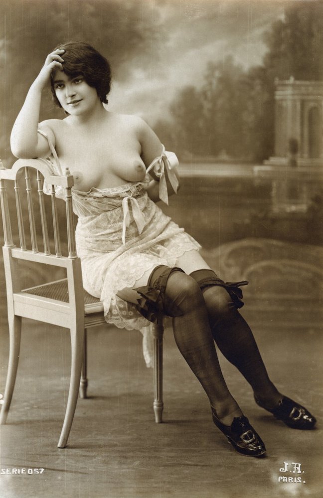 Erotické pohlednice sloužily za 1. světové války v zákopech jako platidlo.