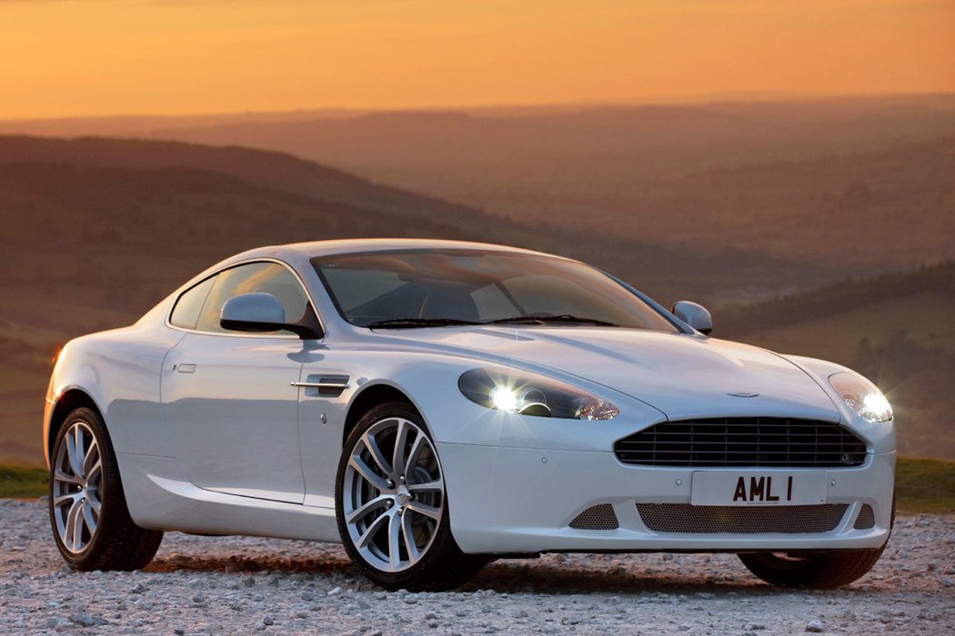 32: Aston Martin DB9