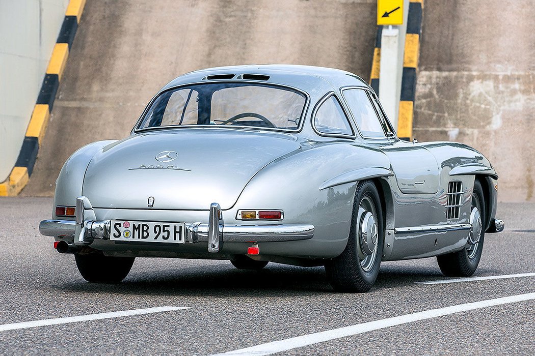 2: Mercedes-Benz 300 SL