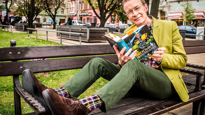 Paul Gravett na pražském Tylově náměstí: „Komiks má lepší vyhlídky na přežití než papírové knihy. A jeho budoucnost patří internetu a mezinárodní spolupráci.“