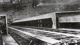 Desetimetrová díra v 78. a 79. poschodí Empire State Building z pohledu shora