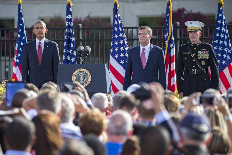 Americký prezident Barack Obama uctil památku 11. září v Pentagonu.