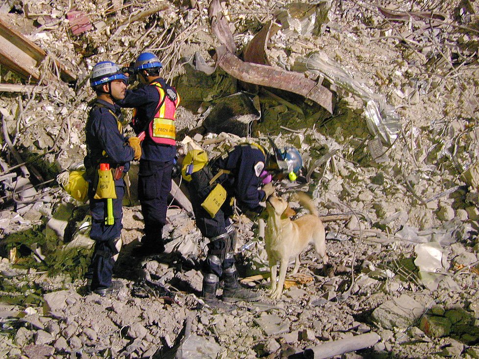 Záchranáři na Ground Zero.