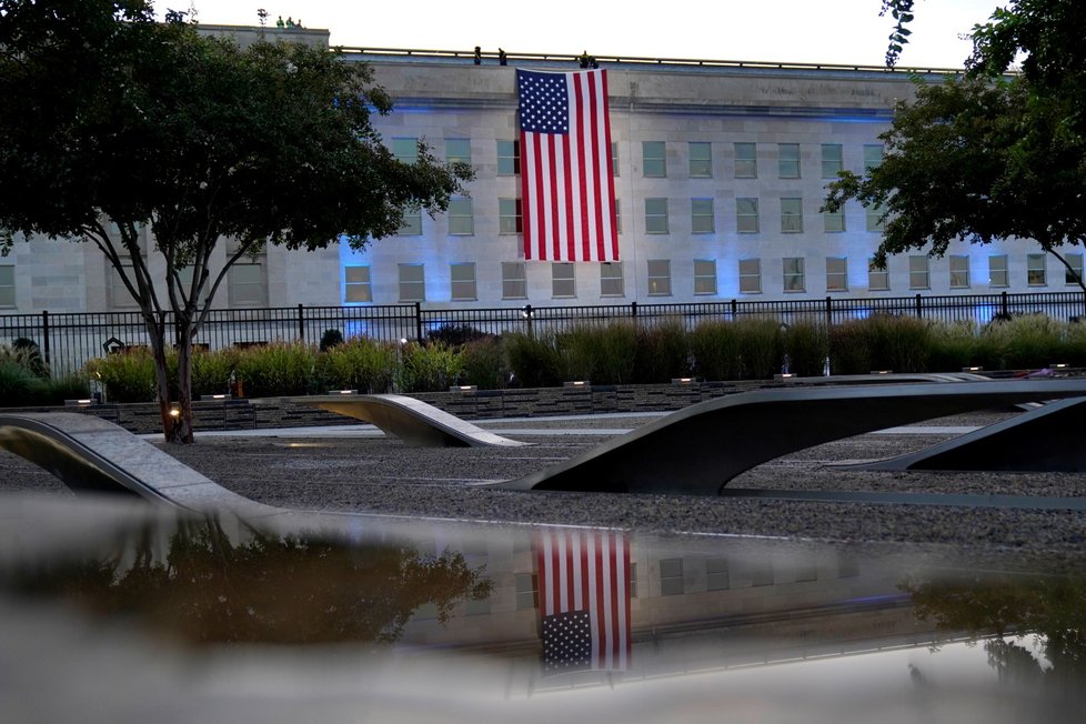 Připomínka 11. září: Pentagon u piety ku příležitosti 20 letému výročí od teroristického útoku (11.9.2021)