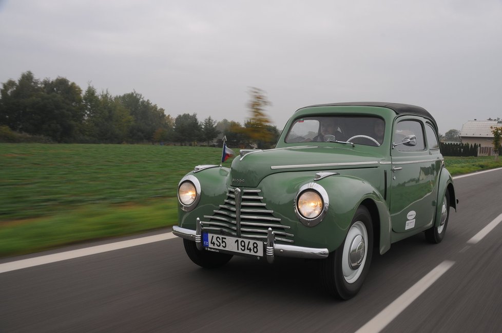 1948: Škoda 1101 sjížděla z linek v letech 1946 až 1952 společně s typem 1102 v 66 904 kusech. Zelený kabriolet byl v roce 1948 vyroben pro španělské velvyslanectví.