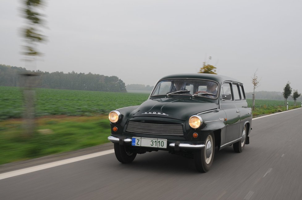 1968: Škoda Octavia Combi se představila v roce 1960 a hned se stala rodinným snem. Kvůli vyšší užitečné hmotnosti dostala vzadu příčné listové pero.