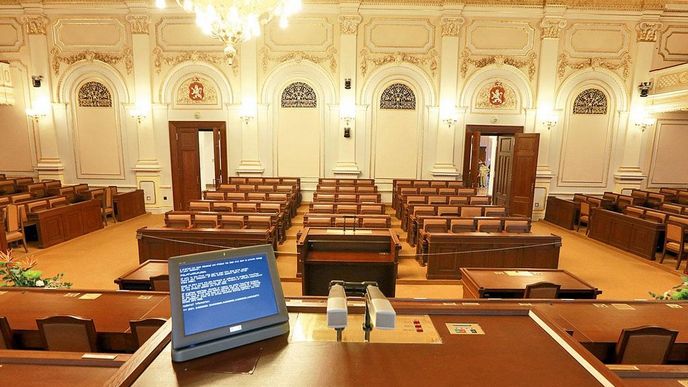 122 poslanců ČSSD, TOP 09 a KSČM požádalo o konání schůze k rozpuštění sněmovny.