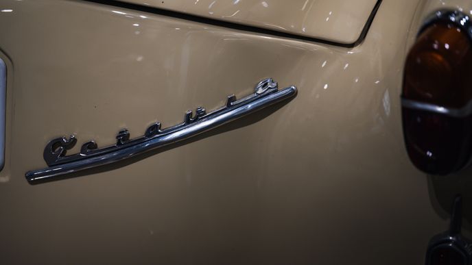 V pražských Strašnicích shořely veterány za stamiliony V pražských Strašnicích shořely veterány za stamiliony