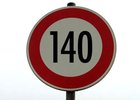 Ministerstvo řeší zvýšení povolené rychlosti na dálnicích. Kde všude bychom mohli jezdit 140 km/h?