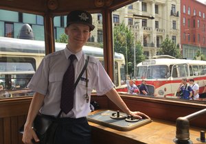 V červnu 2019 DPMB zahájil oslavy 150. výročí založení hromadné dopravy na Náměstí Svobody. Ovládání tramvaje z roku 1915. Souprava měla 28 míst na sezení a 31 na stání.