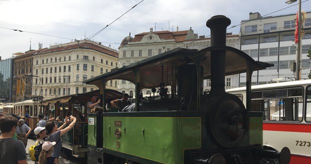 O jízdu v parní tramvaji Caroline z roku 1889 byl velký zájem. V Brně jezdila až do roku 1914.