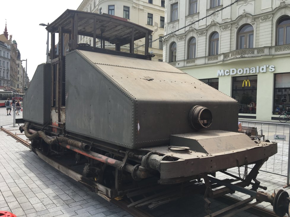 Unikátní kousek, Toto monstrum je kropící tramvajový vůz z roku 1928. Brno využívalo tři tyto stroje. Každý z nich měl nádrže 100 až 110 hl.