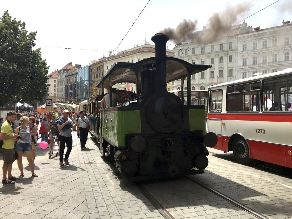 O jízdu v parní tramvaji Caroline z roku 1889 byl velký zájem. V Brně jezdila až do roku 1914.