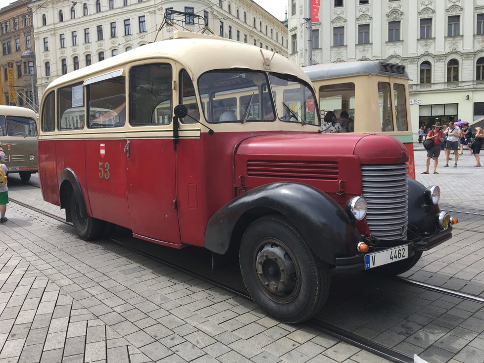 Autobus Praga RND. Tento typ autobusů se vyráběl již v době 2. světové války. Tento konkrétní vůz ale až z roku 1949.