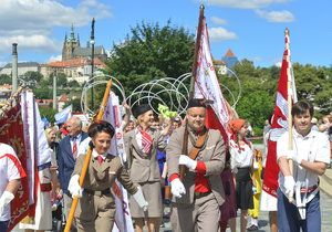 16. všesokolský slet v Praze odstartoval obřím průvodem v jejím centru.