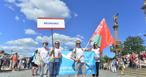 16. všesokolský slet v Praze odstartoval obřím průvodem v jejím centru.