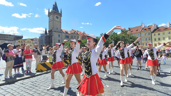 16. všesokolský slet v Praze odstartoval obřím průvodem v jejím centru.