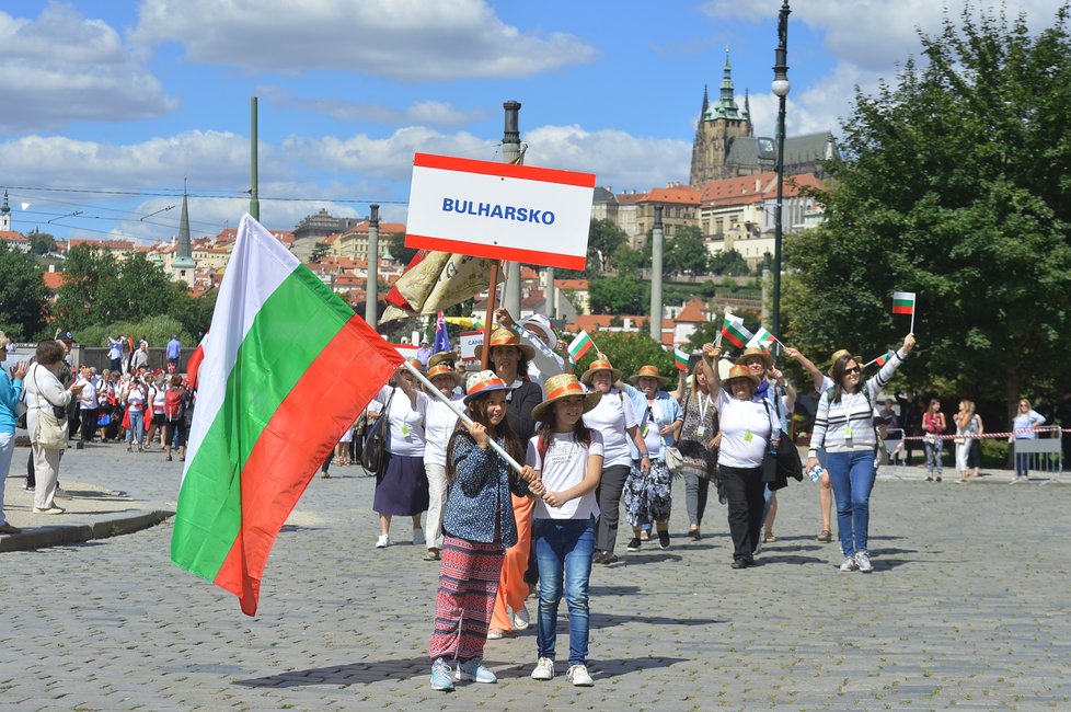 16. všesokolský slet v Praze odstartoval obřím průvodem v jejím centru.