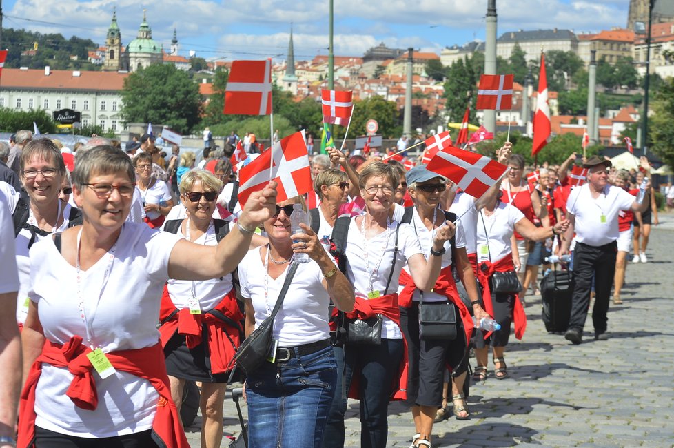 16. všesokolský slet v Praze odstartoval obřím průvodem v jejím centru.