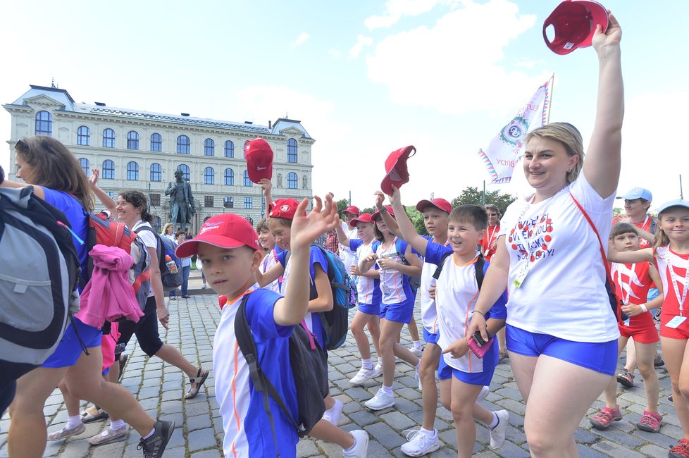 16. všesokolský slet v Praze odstartoval obřím průvodem v jejím centru.