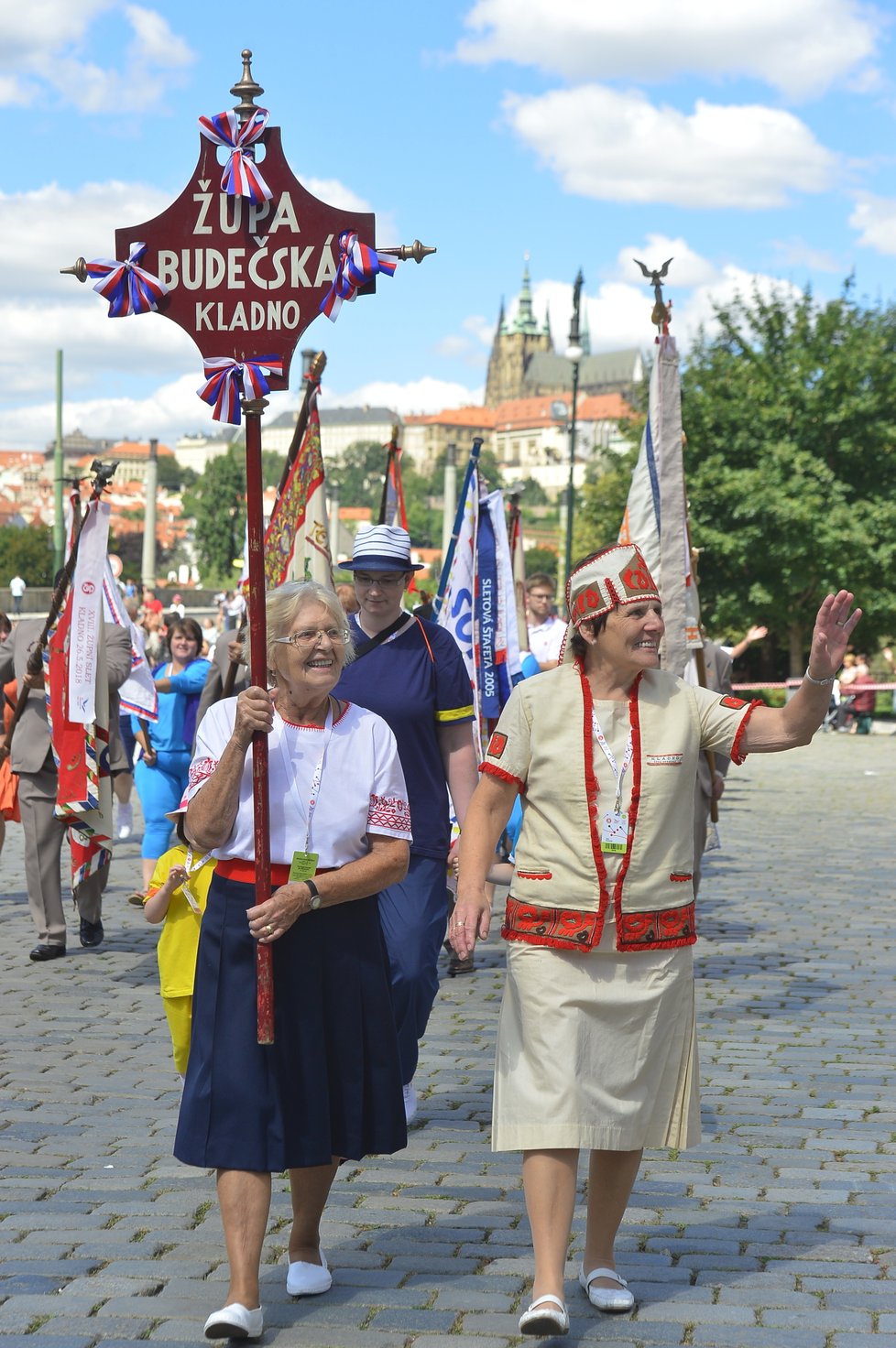 16. všesokolský slet v Praze odstartoval obřím průvodem v jejím centru.