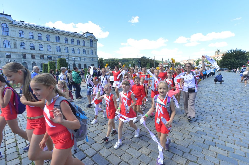 16. všesokolský slet v Praze odstartoval obřím průvodem v jejím centru.