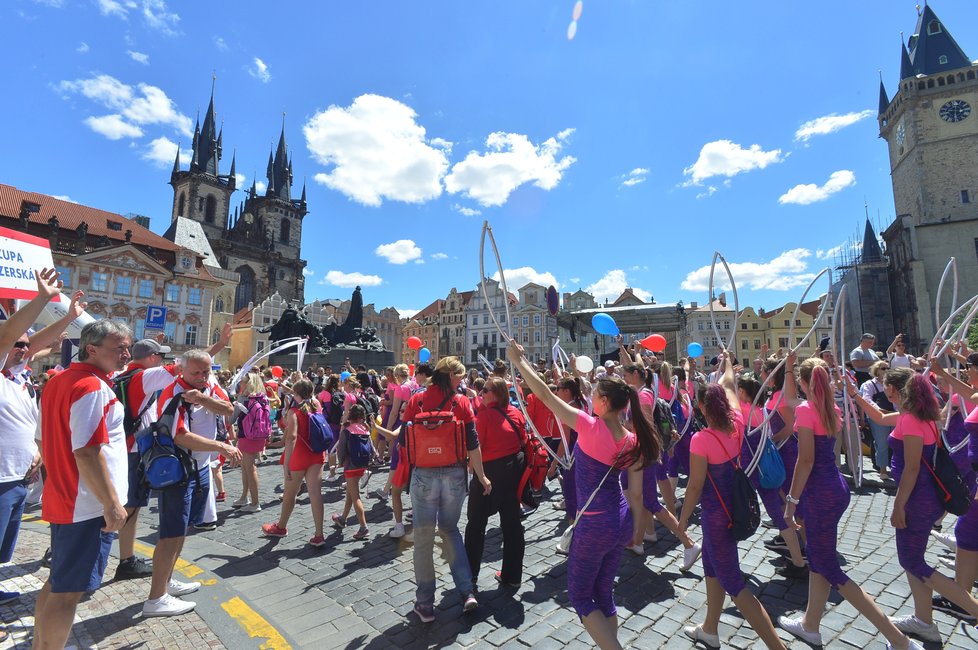 16. všesokolský slet v Praze odstartoval obřím průvodem v jejím centru.