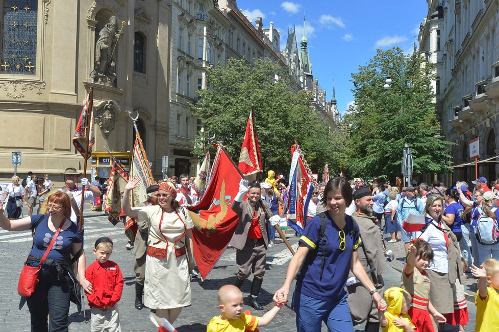 16. všesokolský slet v Praze odstartoval obřím průvodem v jejím centru.