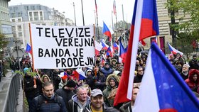 17. listopad 2022: Demonstrace proti České televizi, protestující zablokovali magistrálu