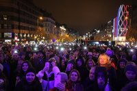 ŽIVĚ: Velký koncert na Václaváku! České hvězdy i pronásledované Rusky Pussy Riot