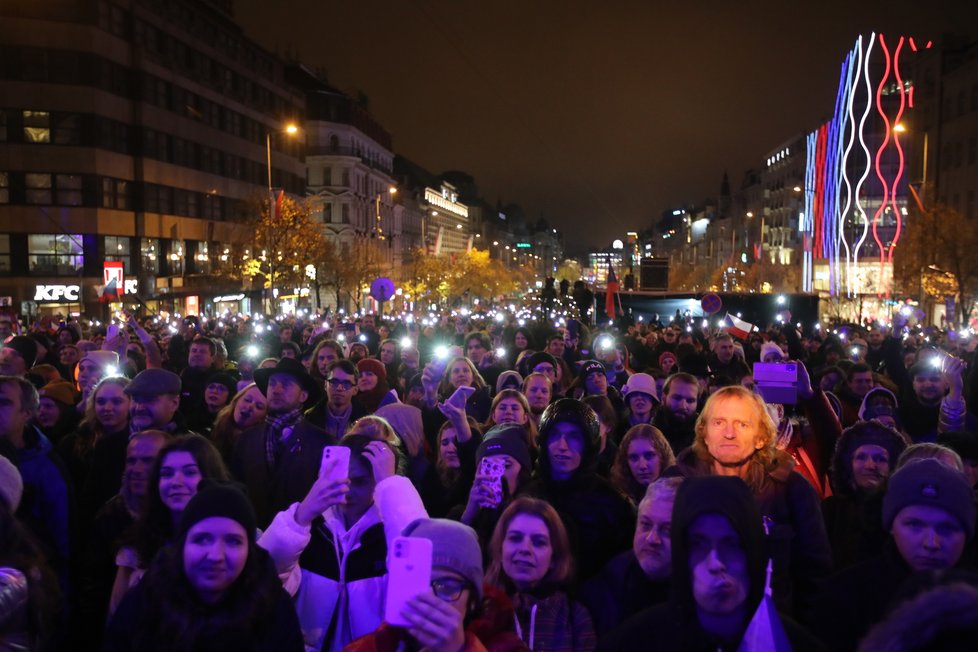 Přídavku se na Koncertu pro budoucnost dožadovalo publikum po vystoupení Bena Cristovaa, který se o pódium podělil s Davidem Kollerem. (17. listopad 2022)