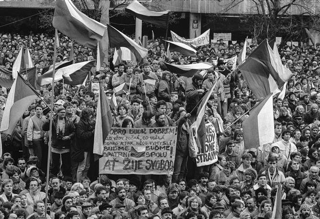 Třicet let výročí sametové revoluce připomínají už od září a následně celý podzim mnohé kulturní akce.