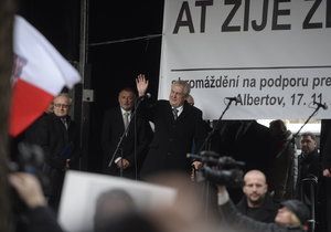 Miloš Zeman na Albertově: Demonstrace na jeho podporu 17. listopadu 2015