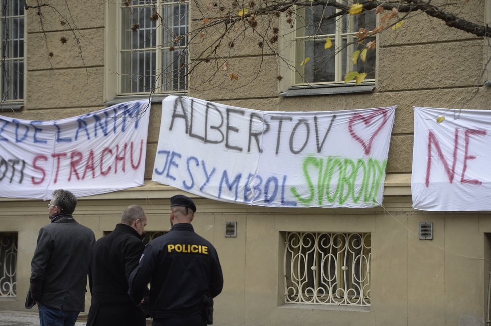 Akce na Albertově: Vzkazy od studentů (17. listopad 2015)