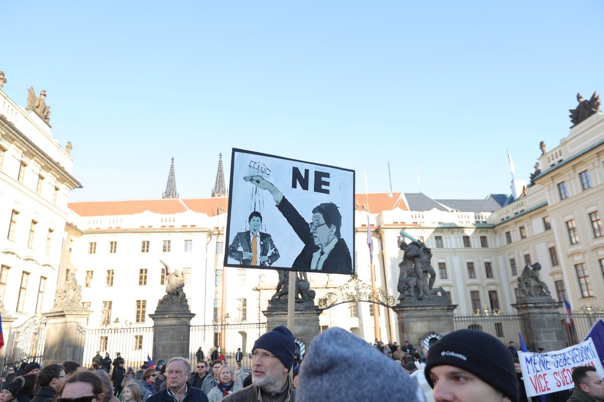 Protesty k výročí 17. listopadu 1989 na Hradčanském náměstí v Praze. (17.11.2018)