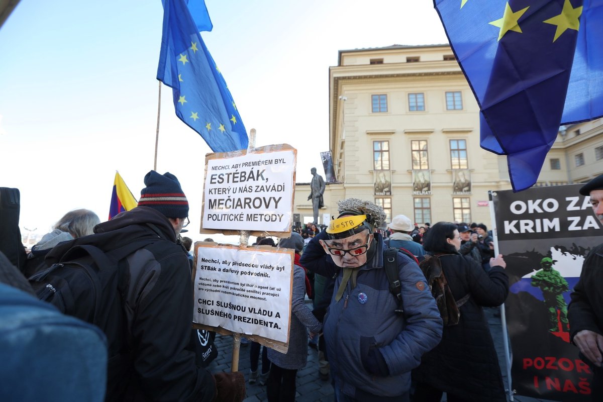 Protesty k výročí 17. listopadu 1989 na Hradčanském náměstí v Praze. (17.11.2018)