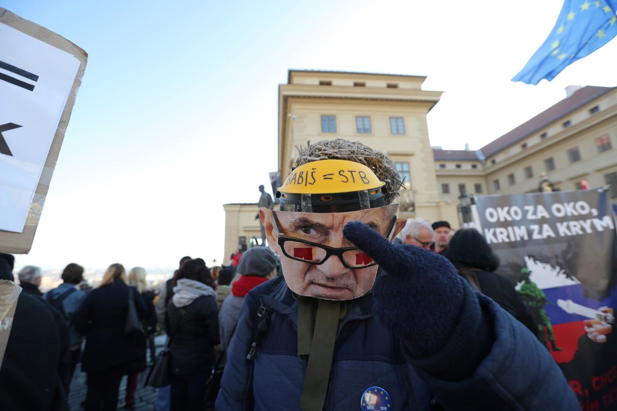 Protesty k výročí 17. listopadu 1989 na Hradčanském náměstí v Praze. (17.11.2018)