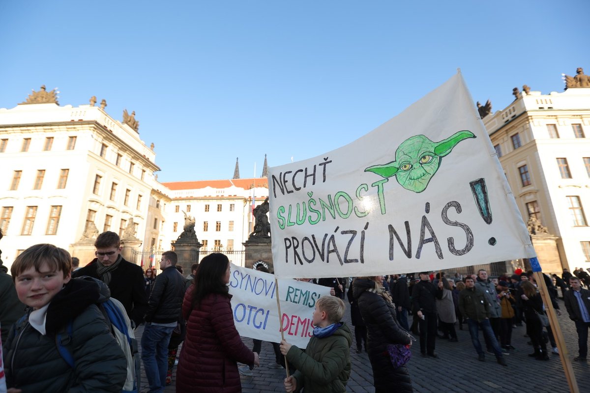 Protesty k výročí 17. listopadu 1989 na Hradčanském náměstí v Praze. (17.11.2018)