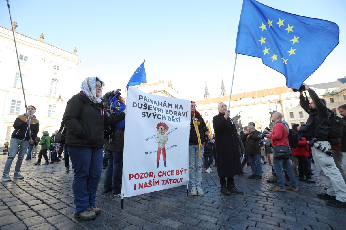 Protesty k výročí 17. listopadu 1989 na Hradčanském náměstí v Praze. (17.11.2018)