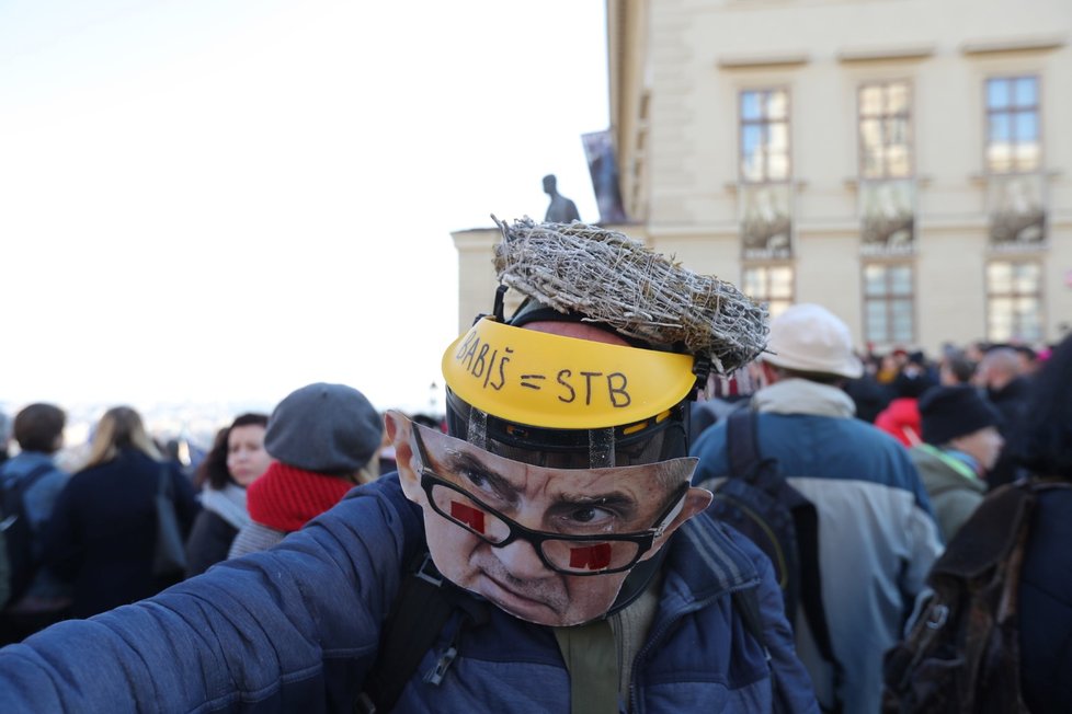 Protesty k výročí 17. listopadu 1989 na Hradčanském náměstí v Praze. (17.11.2018)