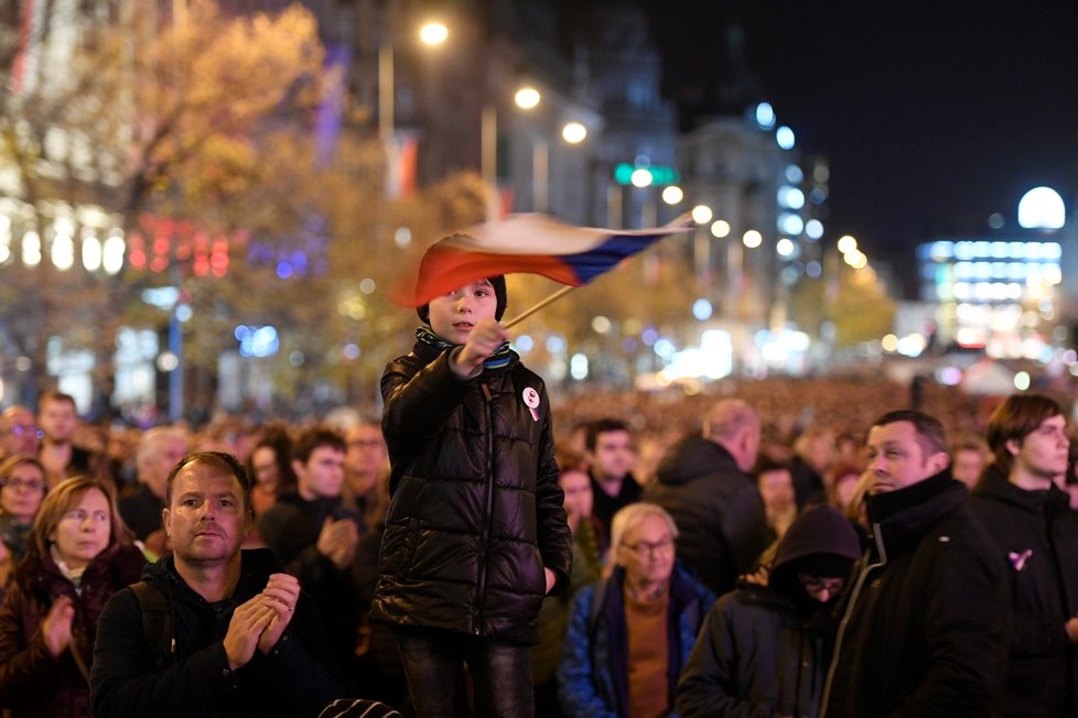 Koncert pro budoucnost na Václavském náměstí v Praze u příležitosti 30. výročí sametové revoluce.