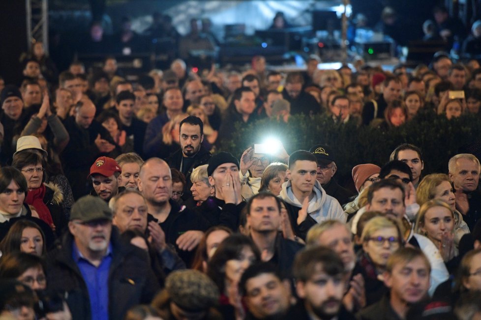 Koncert pro budoucnost na Václavském náměstí v Praze u příležitosti 30. výročí sametové revoluce.