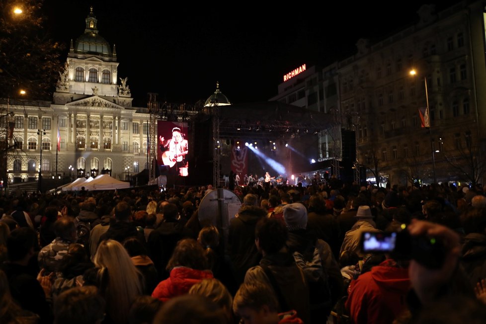 Koncert pro budoucnost na Václavském náměstí v Praze u příležitosti 30. výročí sametové revoluce.